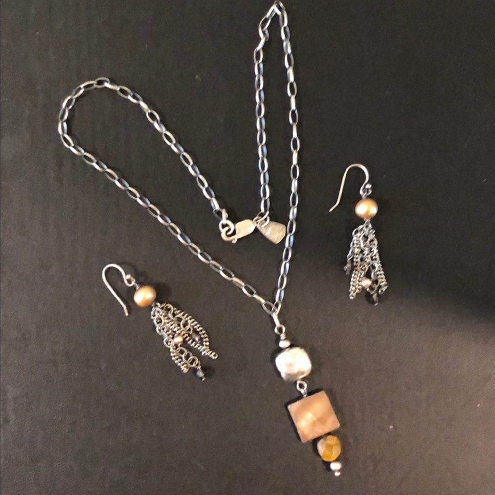 Beautiful Silpada earrings & necklace set